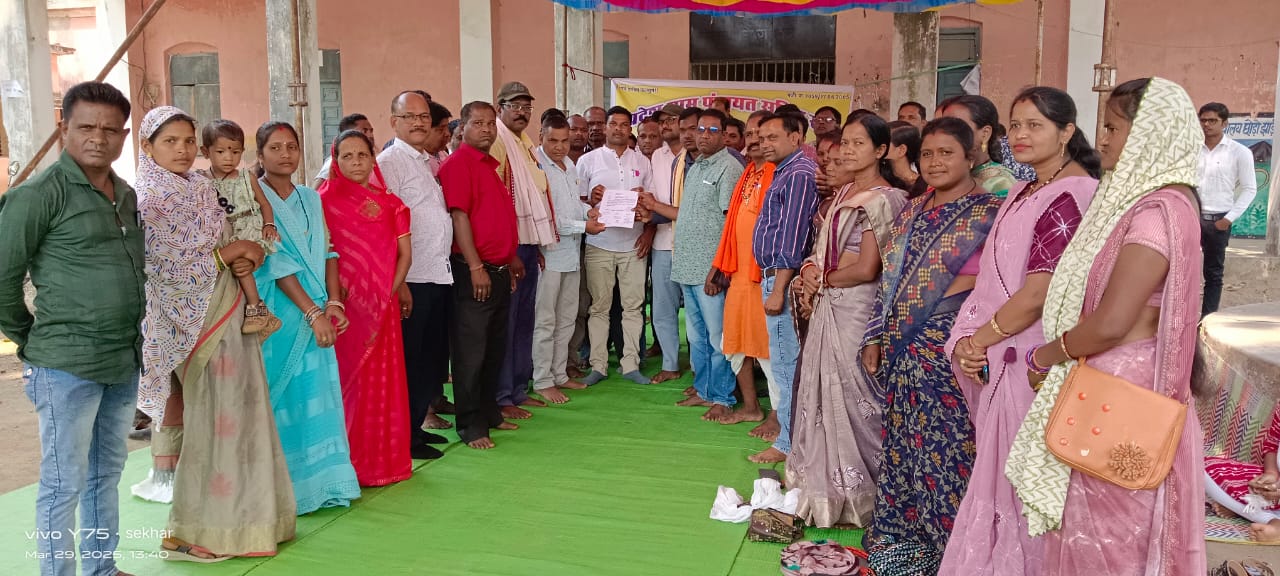 लैलूंगा बना आंदोलन का अखाड़ा : पंचायत सचिवों की हड़ताल से सरकारी तंत्र ठप, अब सरपंच संघ ने भी दिया समर्थन, मुख्यमंत्री के नाम SDM को ज्ञापन… लैलूंगा बना आंदोलन का अखाड़ा : पंचायत सचिवों की हड़ताल से सरकारी तंत्र ठप, अब सरपंच संघ ने भी दिया समर्थन, मुख्यमंत्री के नाम SDM को ज्ञापन…
