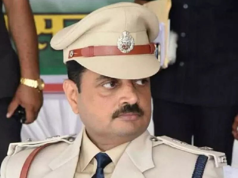 “IPS रजनेश सिंह बने SSP : नक्सलवाद, आतंकवाद और भ्रष्टाचार के खिलाफ लड़ने वाले जांबाज अफसर को बड़ा इनाम!”