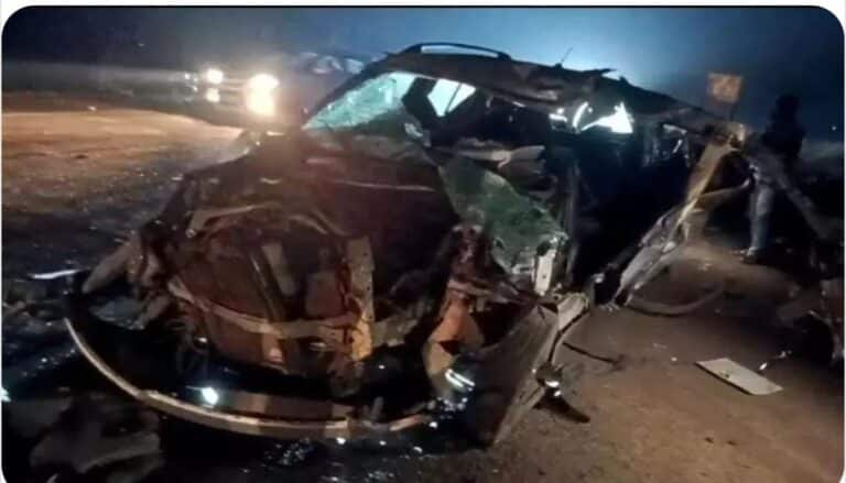 रायगढ़ में भीषण सड़क हादसा : तेज रफ्तार कार और ट्रैक्टर की टक्कर, जीएसटी कर्मचारी की मौत, तीन गंभीर…