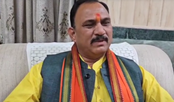 स्वास्थ्य मंत्री का शर्मनाक बयान : गर्भपात मामले पर लीपापोती, पत्रकारों को ‘टाइट’ करने का फरमान!… स्वास्थ्य मंत्री का शर्मनाक बयान : गर्भपात मामले पर लीपापोती, पत्रकारों को ‘टाइट’ करने का फरमान!…