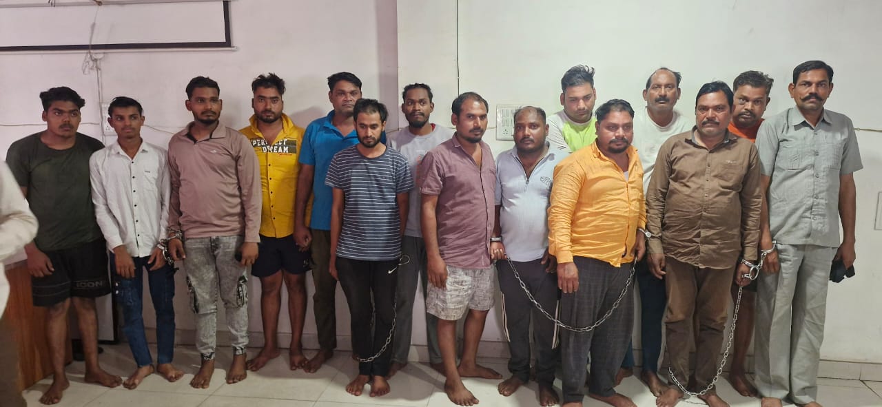 डकैती कांड : रायपुर पुलिस की त्वरित कार्रवाई, 15 आरोपी गिरफ्तार… डकैती कांड : रायपुर पुलिस की त्वरित कार्रवाई, 15 आरोपी गिरफ्तार…
