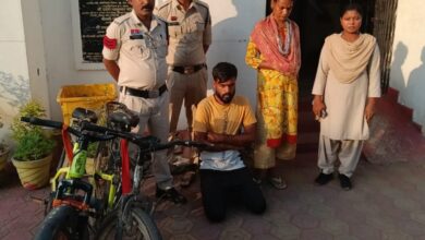 चार नाबालिगों को हथियार बना बनाया था ‘अपराध का औजार’, 48 घंटे में गजानंदपुरम चोरी का खुलासा : महिला व युवक गिरफ्तार, ₹87,000 नकद समेत मोबाइल व साइकिल बरामद…