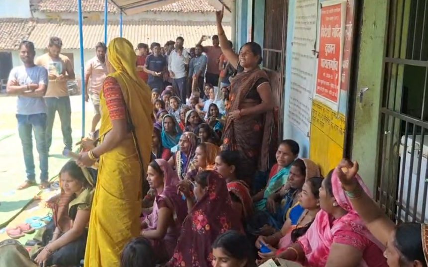 पत्थलगांव : विधायक का वादा छलावा! शराब की दुकान हटाने की मांग पर महिलाओं का जोरदार प्रदर्शन!…