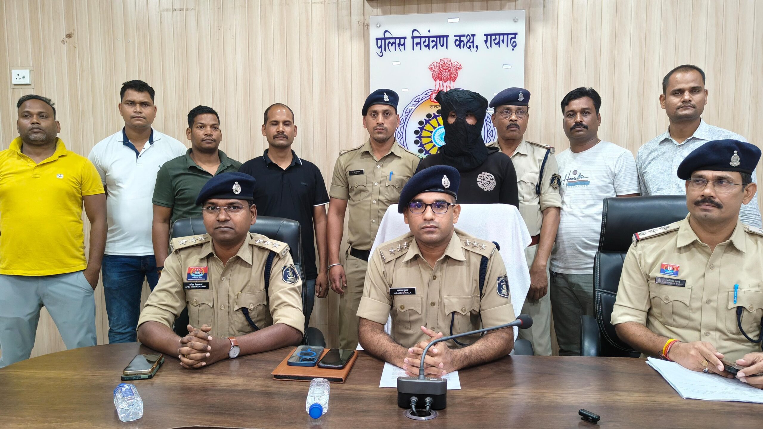 18 घंटे में रायगढ़ पुलिस ने सुलझाया किडनैपिंग और लूट का मामला, टंगिया से हमला कर फिरौती मांगने वाले दो आरोपी गिरफ्तार…