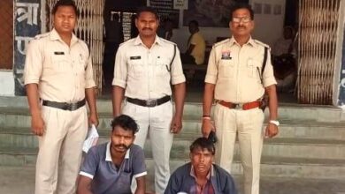लैलूंगा : पत्नी की हत्या को हादसा दिखाने गड्ढे में छिपाया शव, पुलिस ने आरोपी पति और भट्ठा मालिक के बेटे को किया गिरफ्तार…