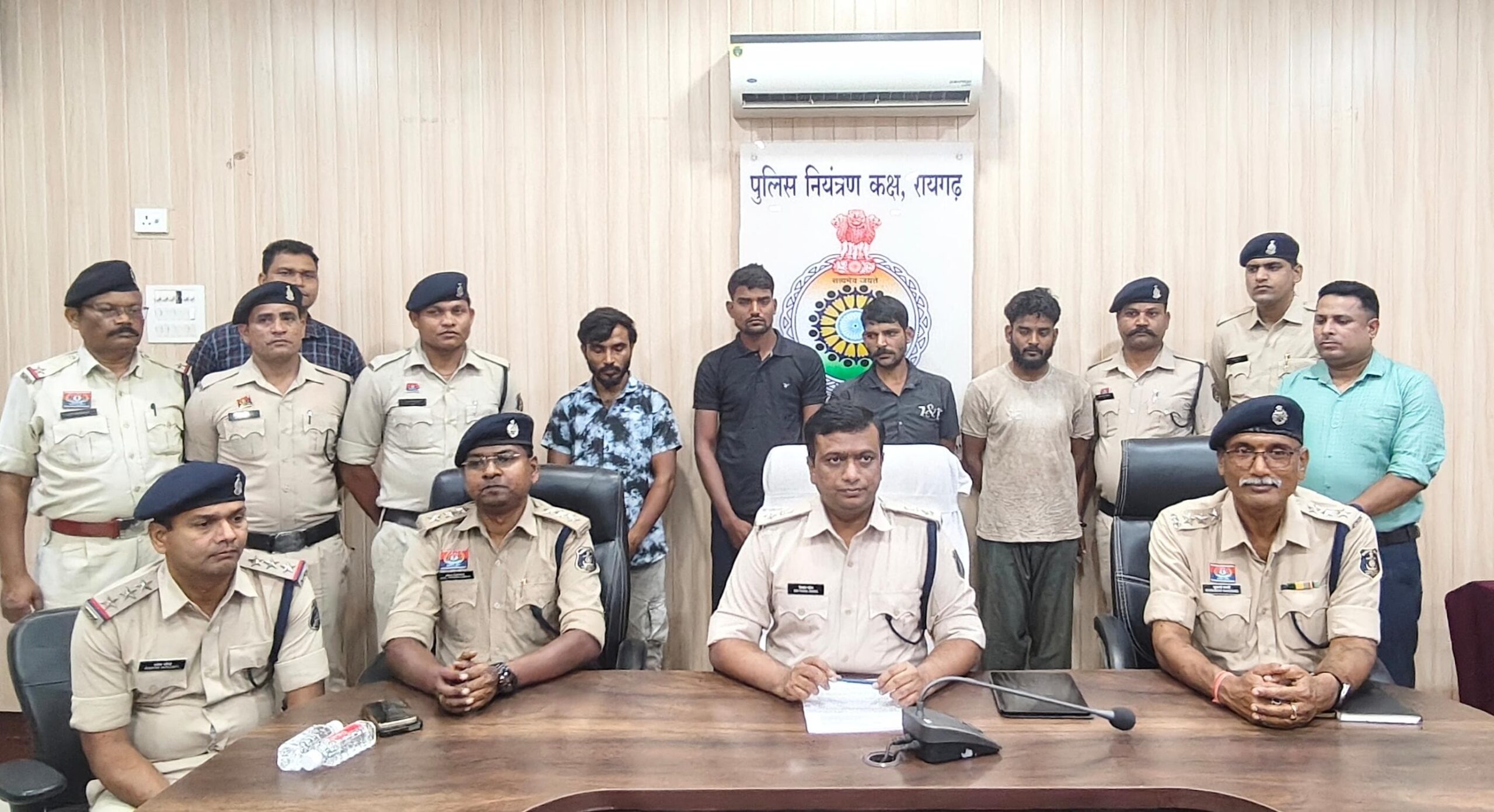रायगढ़ पुलिस की शातिर चोरों पर बड़ी कार्यवाही : झारखंड तक फैली जांच, हाईवा चोरी कांड के चार आरोपी धराए, 6 लाख की संपत्ति जब्त…