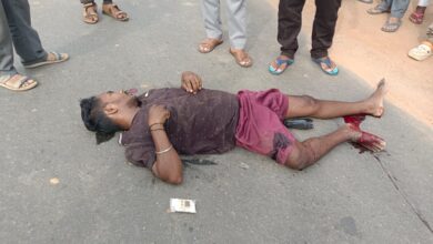 लैलूंगा में सिस्टम हुआ फेल – घायल तड़पता रहा सड़क पर, पत्रकार ने बचाई जान…!