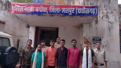 💣 महिलाओं की गरिमा से खेलना पड़ा महंगा ; पांच आरोपी पहुंचे सलाखों के पीछे…!