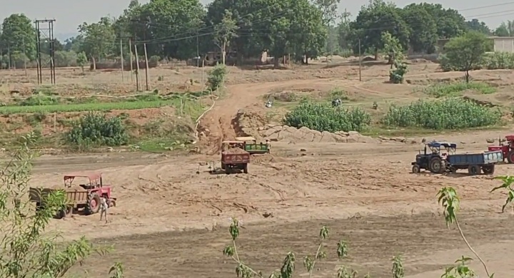 जशपुर की किलकिला नदी में खनन नहीं, लोकतंत्र का बलात्कार हो रहा है और प्रशासन गूँगा-बहरा तमाशबीन है…!