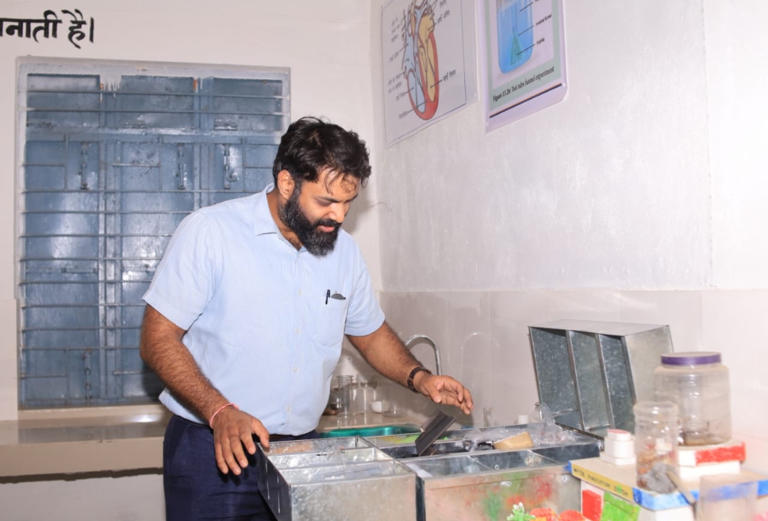 बंदरचुआं और बगिया स्कूलों में शिक्षा क्रांति की शुरुआत, कलेक्टर रोहित व्यास के विजन से बदलने जा रहा है बच्चों का भविष्य…! बंदरचुआं और बगिया स्कूलों में शिक्षा क्रांति की शुरुआत, कलेक्टर रोहित व्यास के विजन से बदलने जा रहा है बच्चों का भविष्य…!