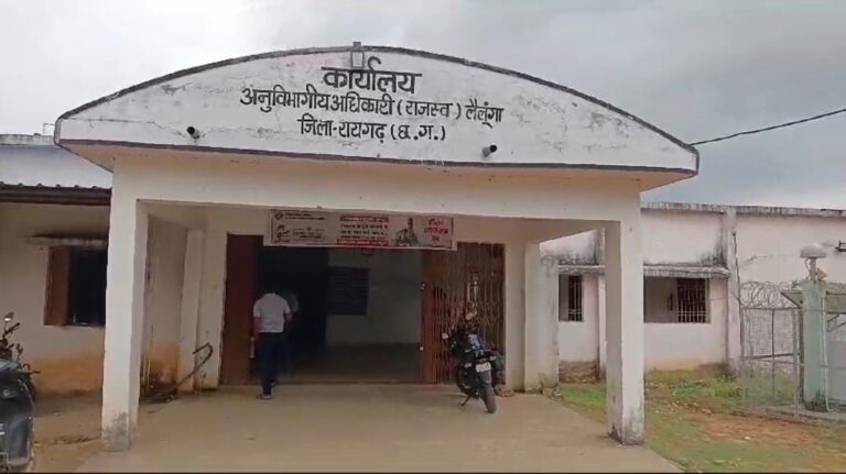 💥🔥 “लैलूंगा LIVE: जब प्रशासन ‘मैडमगिरी’ में तब्दील हो गया!” 🔥💥