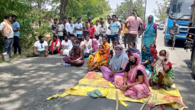 रेगड़ी गैस त्रासदी : ज़हरीले रिसाव से कांपा इलाका, प्रशासन की घोर लापरवाही के खिलाफ जनपद उपाध्यक्ष मनोज सुखन की अगुवाई में हज़ारों ग्रामीण सड़कों पर…