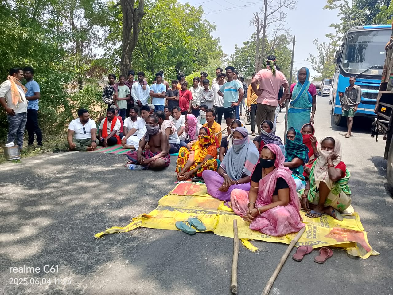 रेगड़ी गैस त्रासदी : ज़हरीले रिसाव से कांपा इलाका, प्रशासन की घोर लापरवाही के खिलाफ जनपद उपाध्यक्ष मनोज सुखन की अगुवाई में हज़ारों ग्रामीण सड़कों पर…