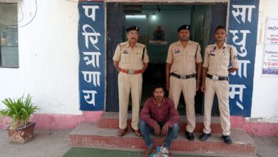 घरघोड़ा पुलिस ने नशीली सीरप के सौदागर को प्रतिंधित ONEREX सीरप के साथ रंगे हाथ दबोचा, NDPS एक्ट में भेजा जेल…