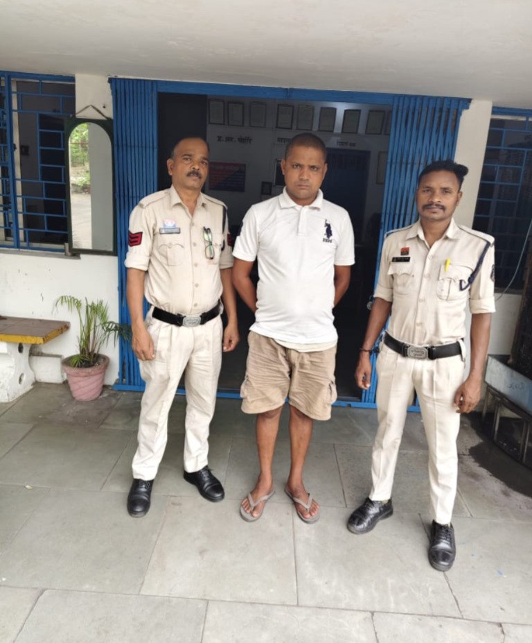 पुरानी रंजिश में जानलेवा हमला, कार से कुचलने का प्रयास करने वाला आरोपी गिरफ्तार… पुरानी रंजिश में जानलेवा हमला, कार से कुचलने का प्रयास करने वाला आरोपी गिरफ्तार…