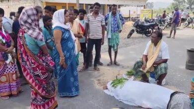 रायगढ़ : तमनार में ट्रेलर की टक्कर से युवक की मौत, सड़क पर बिछी लाश और सवालों से घिरी शासन की चुप्पी…
