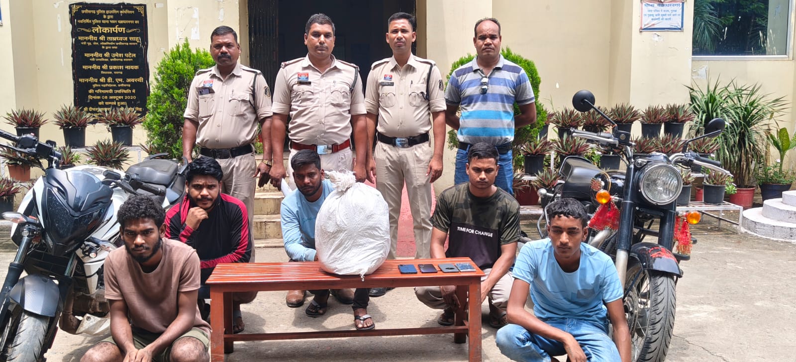 ओड़िशा से रायगढ़ तक फैलता नशे का जाल बेनकाब : चक्रधरनगर पुलिस की बड़ी कार्रवाई, 110 शीशी प्रतिबंधित सिरप के साथ पांच तस्कर गिरफ़्तार…