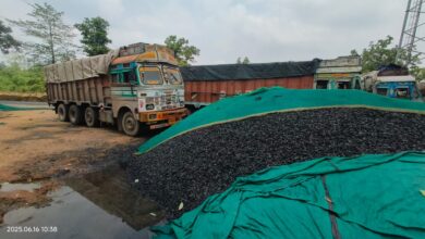 धरमजयगढ़ : “कोयले में काला खेल!” रैरूमा चौकी से चंद कदमों की दूरी पर कोयला माफिया का अड्डा, 10 साल से लूट का ‘कारखाना’ चल रहा – पुलिस मौन, प्रशासन पंगु!…
