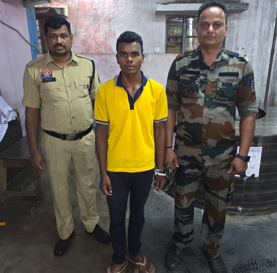 गुमशुदा नाबालिग को जूटमिल पुलिस ने सकुशल किया बरामद, अपहरण और दुष्कर्म का आरोपी गिरफ्तार… गुमशुदा नाबालिग को जूटमिल पुलिस ने सकुशल किया बरामद, अपहरण और दुष्कर्म का आरोपी गिरफ्तार…