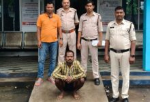 छट्ठी की खुशियां मातम में बदली – मामूली विवाद ने ली बुज़ुर्ग की जान, आरोपी अर्जुन खड़िया गिरफ्तार…