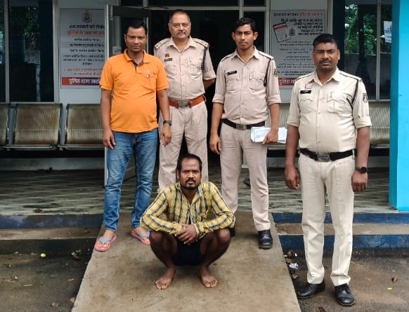 छट्ठी की खुशियां मातम में बदली – मामूली विवाद ने ली बुज़ुर्ग की जान, आरोपी अर्जुन खड़िया गिरफ्तार… छट्ठी की खुशियां मातम में बदली – मामूली विवाद ने ली बुज़ुर्ग की जान, आरोपी अर्जुन खड़िया गिरफ्तार…