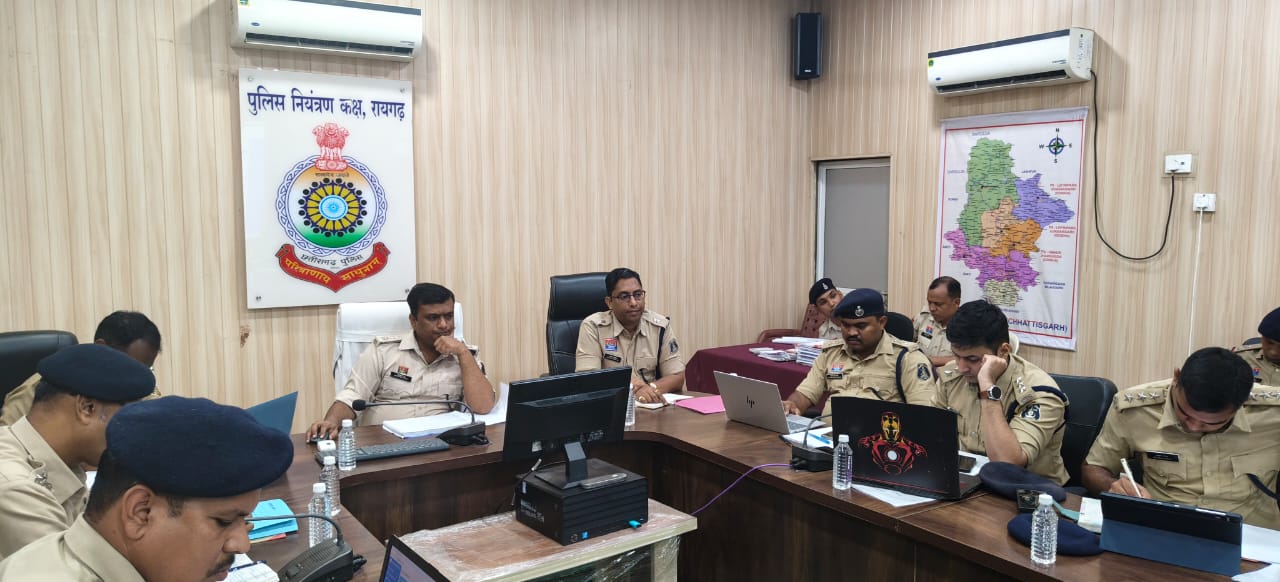 अपराध नियंत्रण पर रायगढ़ पुलिस सख्त: लंबित मामलों पर त्वरित कार्रवाई, CCTV जागरूकता और जनचौपालों को मिली प्राथमिकता… अपराध नियंत्रण पर रायगढ़ पुलिस सख्त: लंबित मामलों पर त्वरित कार्रवाई, CCTV जागरूकता और जनचौपालों को मिली प्राथमिकता…
