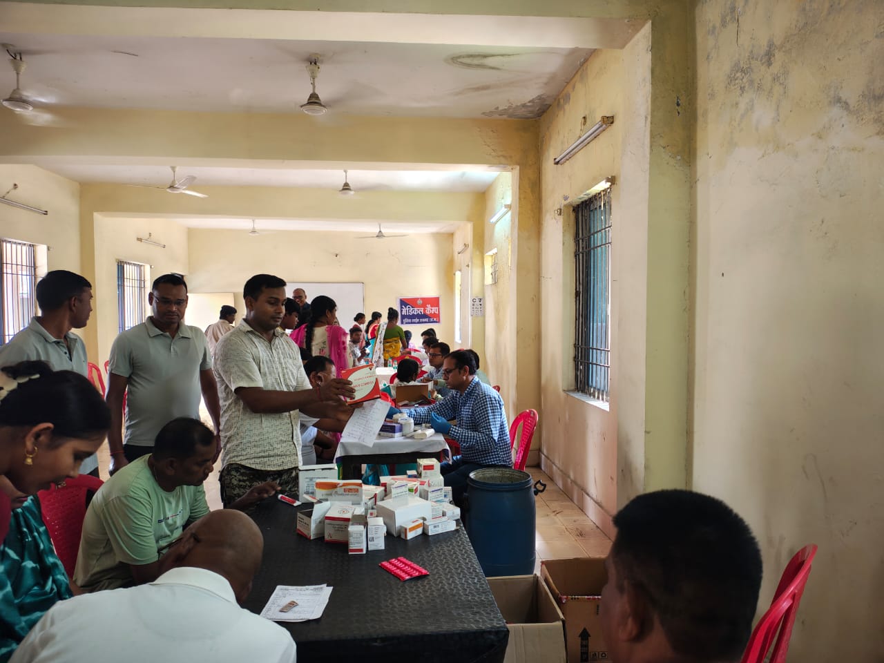 पुलिस लाइन में लगा स्वास्थ्य सुरक्षा कवच : 143 जवान और परिजन हुए लाभान्वित, पुलिस अधीक्षक दिव्यांग पटेल की पहल रंग लाई… पुलिस लाइन में लगा स्वास्थ्य सुरक्षा कवच : 143 जवान और परिजन हुए लाभान्वित, पुलिस अधीक्षक दिव्यांग पटेल की पहल रंग लाई…