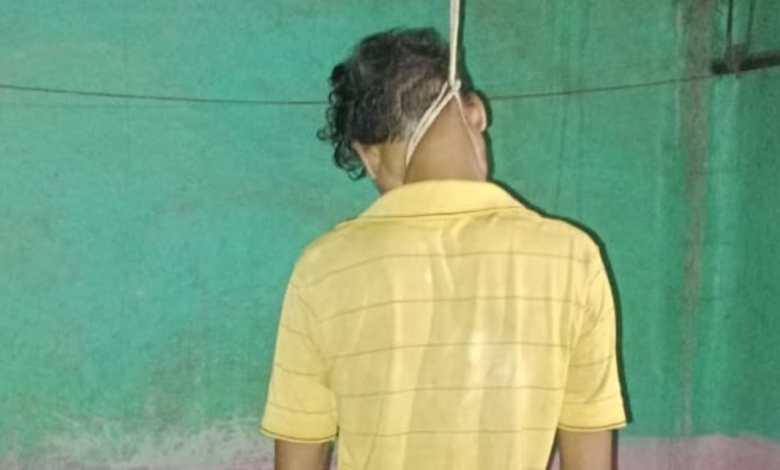 तमनार में युवक ने की आत्महत्या, गांव में पसरा मातम… तमनार में युवक ने की आत्महत्या, गांव में पसरा मातम…