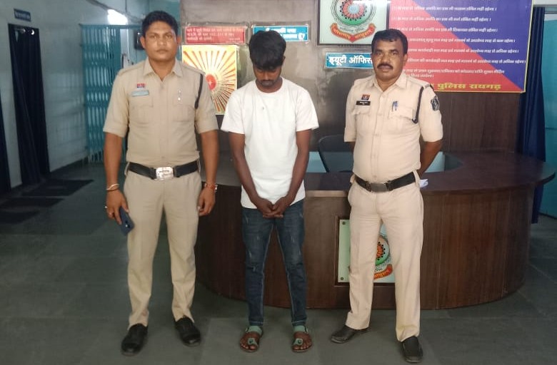 नाबालिग से छेड़खानी करने वाला मनचला चढ़ा पुलिस के हत्थे, पोक्सो एक्ट में गया जेल… नाबालिग से छेड़खानी करने वाला मनचला चढ़ा पुलिस के हत्थे, पोक्सो एक्ट में गया जेल…