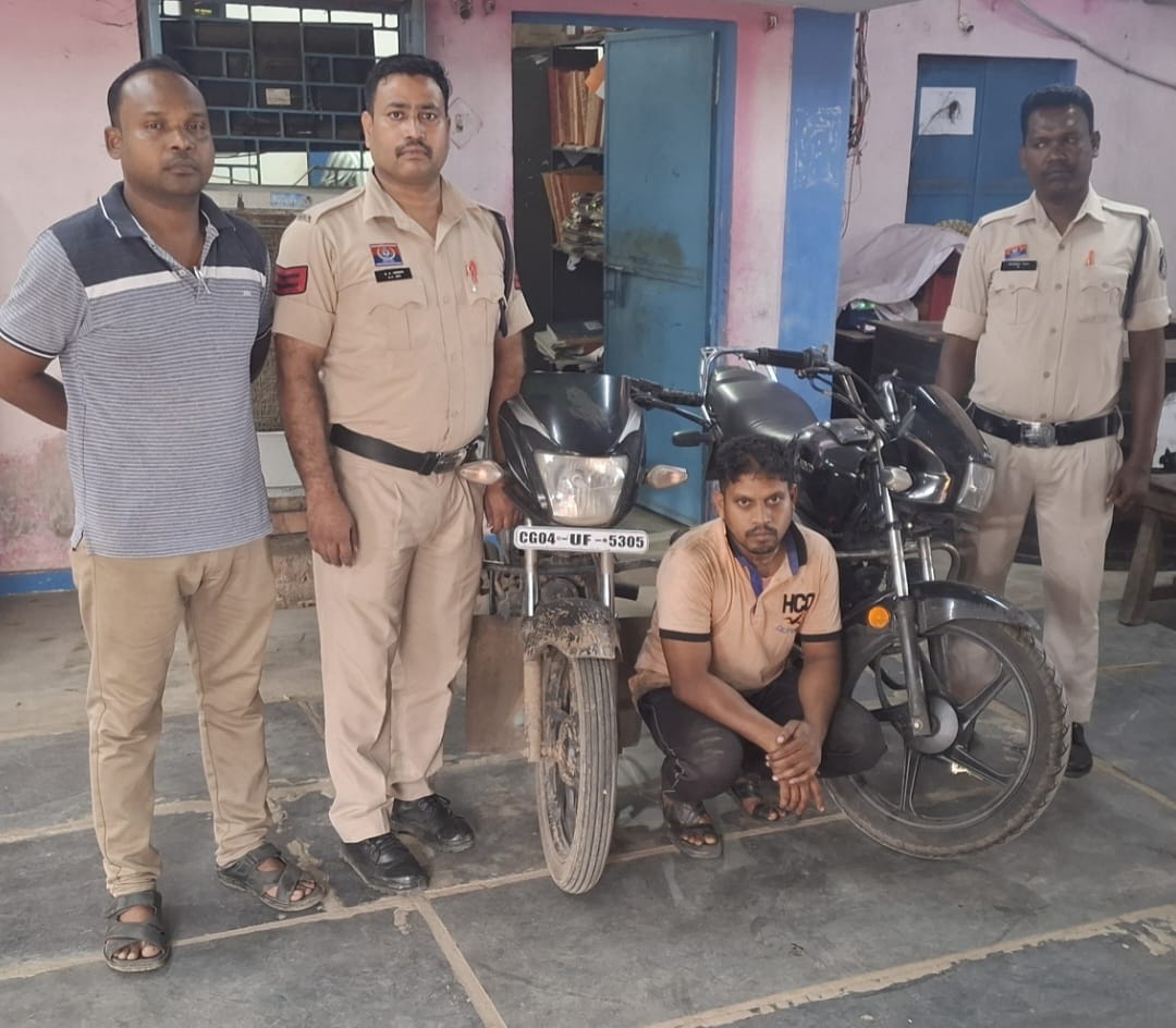 जूटमिल पुलिस की कार्रवाई में बाइक चोर गिरफ्तार, दो चोरी की मोटरसाइकिलें बरामद… जूटमिल पुलिस की कार्रवाई में बाइक चोर गिरफ्तार, दो चोरी की मोटरसाइकिलें बरामद…