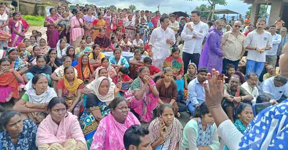 जशपुर के बगीचा से बड़ी खबर : गणेश विसर्जन जुलूस में ‘बोलेरो आतंक’, सड़क पर ताबूत रखकर चक्का जाम, कांग्रेस ने ठोकी 50-50 लाख की मांग…