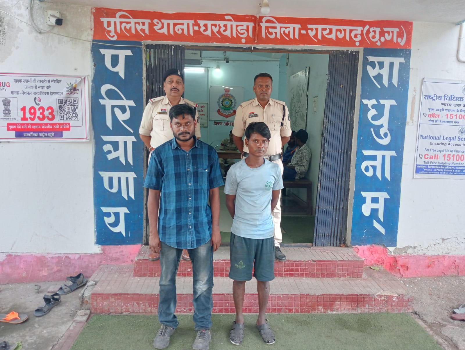 ढाबा बुलाकर युवक से मारपीट, निगरानी बदमाश मनोज झरिया और साथी पर आर्म्स एक्ट के तहत कार्रवाई… ढाबा बुलाकर युवक से मारपीट, निगरानी बदमाश मनोज झरिया और साथी पर आर्म्स एक्ट के तहत कार्रवाई…