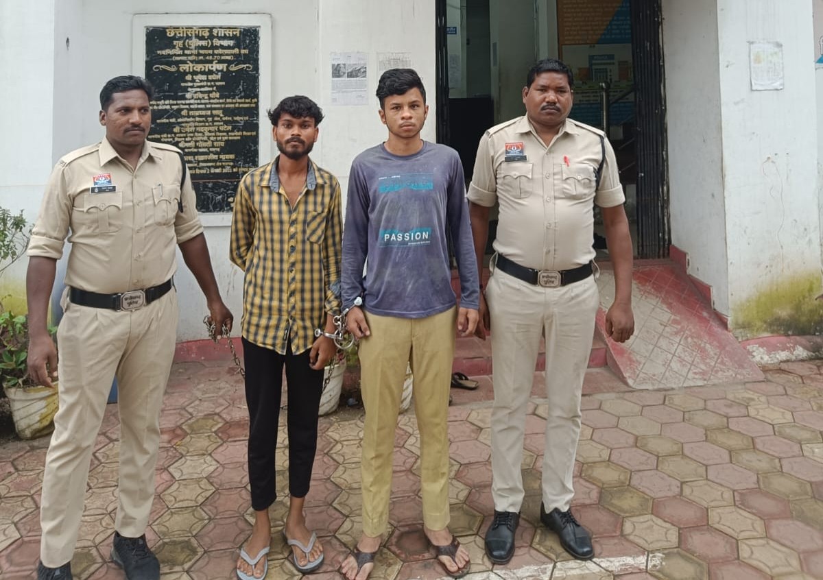 चोरी की नीयत से घर में घुसे दो बदमाश गिरफ्तार, न्यायिक रिमांड पर भेजे गए… चोरी की नीयत से घर में घुसे दो बदमाश गिरफ्तार, न्यायिक रिमांड पर भेजे गए…