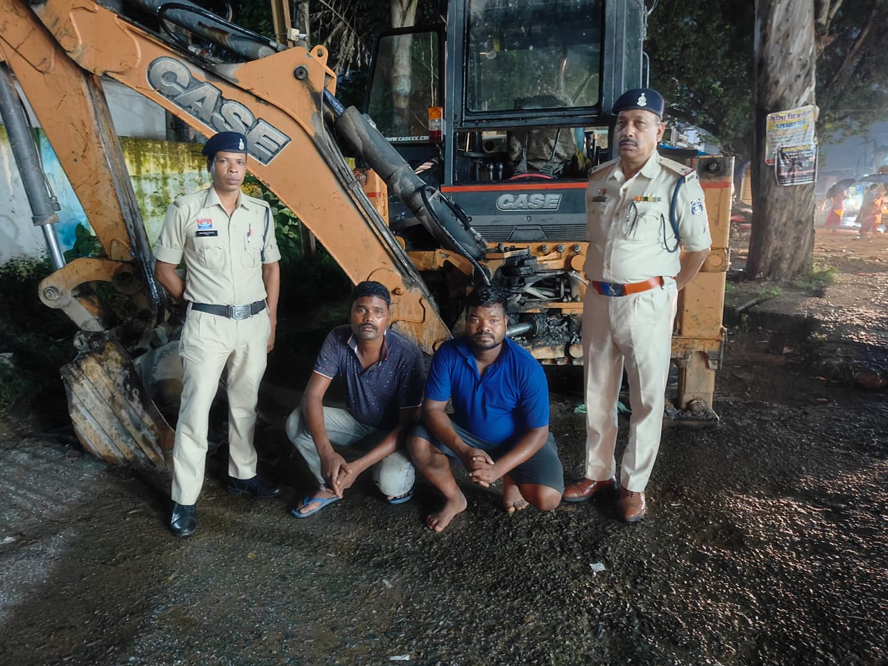 जेसीबी लूटकांड : घरघोड़ा पुलिस की सर्जिकल स्ट्राइक, 6 घंटे में बदमाश सलाखों के पीछे…