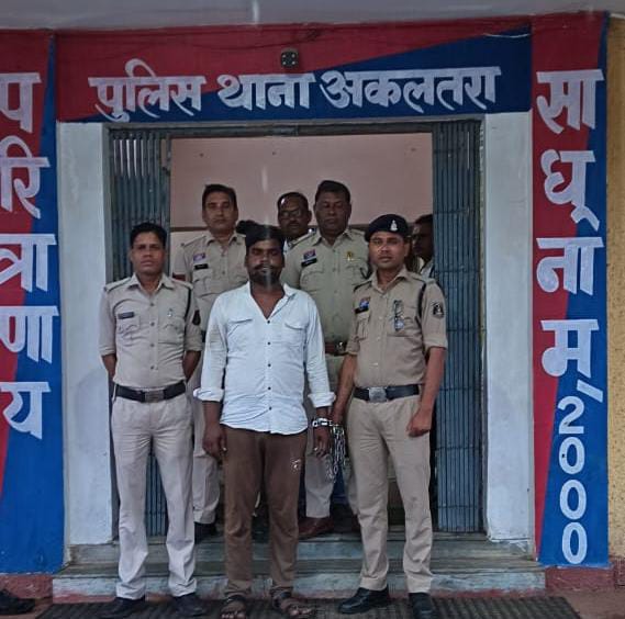 शराब के लिए पैसे माँगने, गाली-गलौच और हमला करने वाला आरोपी गिरफ्तार, न्यायिक रिमाण्ड पर भेजा गया ; पुलिस ने आरोपी से बरामद किया चाकू… शराब के लिए पैसे माँगने, गाली-गलौच और हमला करने वाला आरोपी गिरफ्तार, न्यायिक रिमाण्ड पर भेजा गया ; पुलिस ने आरोपी से बरामद किया चाकू…