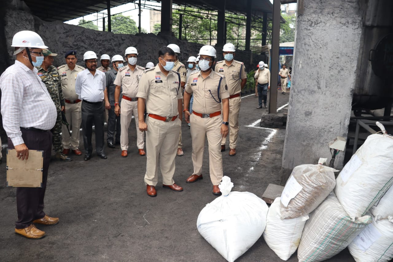 रायगढ़ में 503 किलो से अधिक गांजा नष्ट – पुलिस ने एनडीपीएस एक्ट के 25 प्रकरणों में जब्त मादक पदार्थ जलाया… रायगढ़ में 503 किलो से अधिक गांजा नष्ट – पुलिस ने एनडीपीएस एक्ट के 25 प्रकरणों में जब्त मादक पदार्थ जलाया…