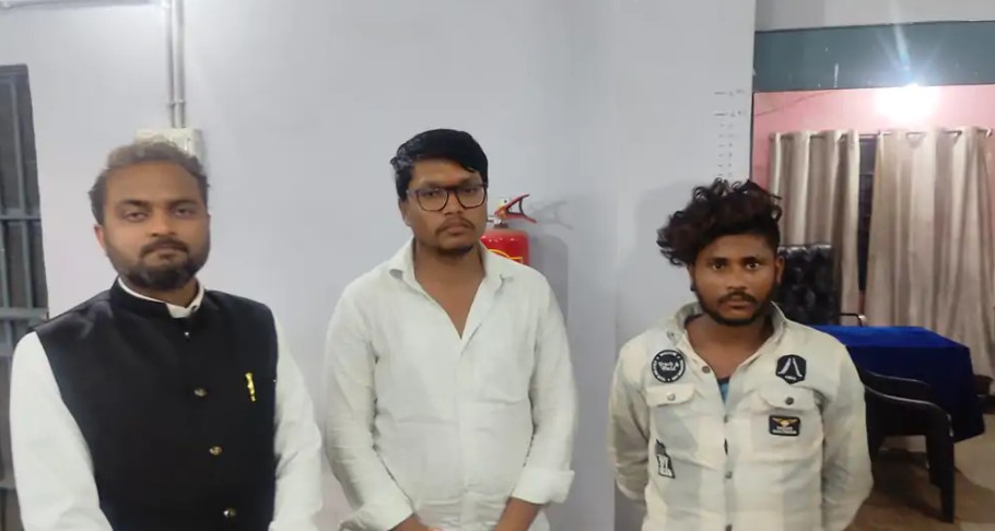 भिलाई की टॉपर महिमा साहू की दर्दनाक मौत – राजनांदगांव का ‘थार कांड’ अब रईसजादों की साजिश का खुलासा… भिलाई की टॉपर महिमा साहू की दर्दनाक मौत – राजनांदगांव का ‘थार कांड’ अब रईसजादों की साजिश का खुलासा…