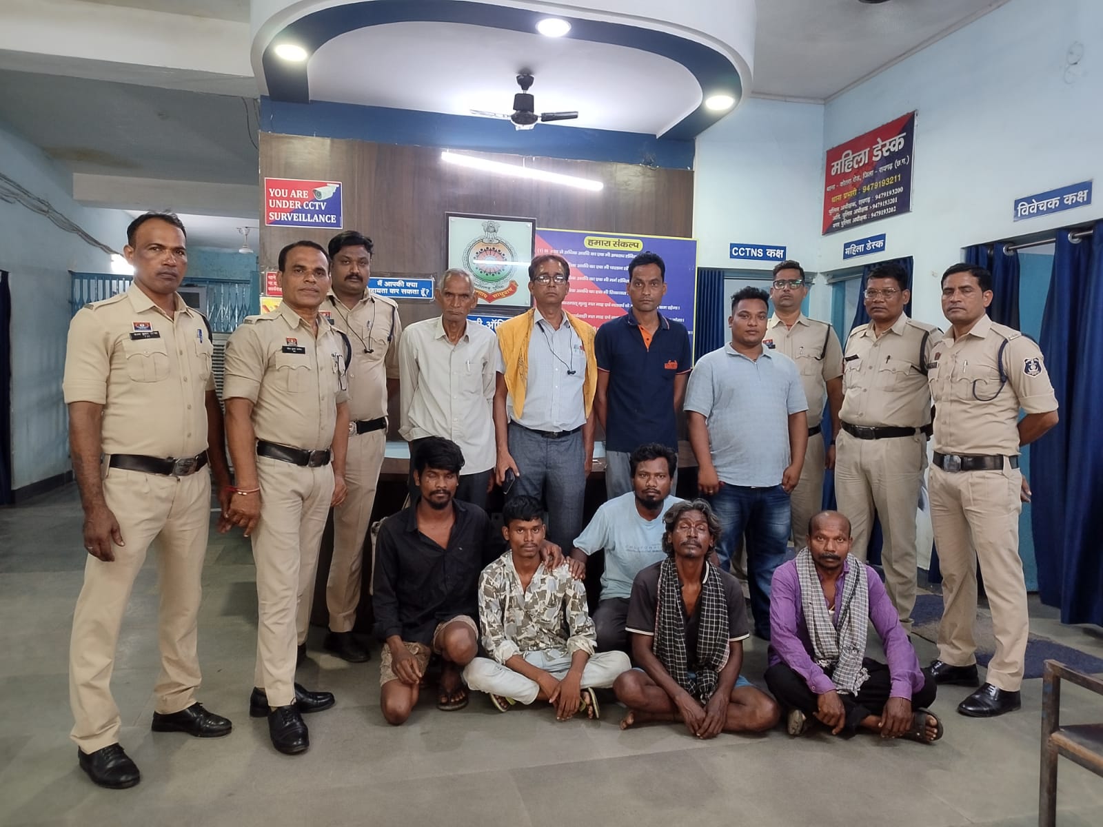 कोतरारोड़ पुलिस का वारंट तामिली अभियान सफल – एक स्थायी वारंटी सहित 10 आरोपी गिरफ्तार… कोतरारोड़ पुलिस का वारंट तामिली अभियान सफल – एक स्थायी वारंटी सहित 10 आरोपी गिरफ्तार…