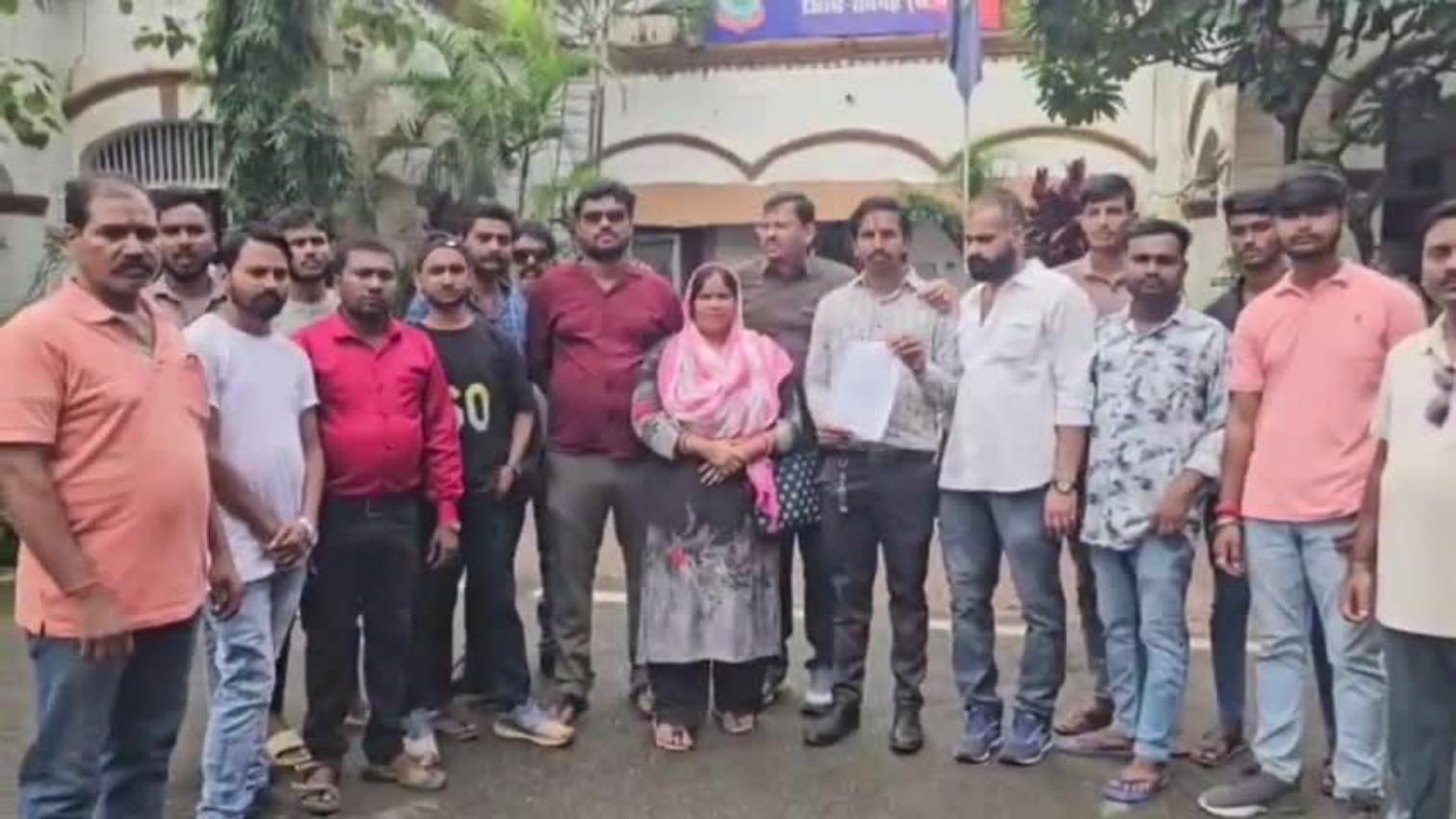 महात्मा गांधी का अपमान: निगम आयुक्त पर एफआईआर की मांग, कांग्रेस ने सौंपा ज्ञापन…