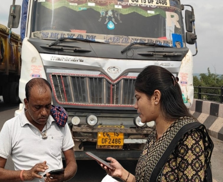 खरसिया में बड़ा धान घोटाला बेनकाब – 800 बोरी पुराना धान ट्रेलर समेत जब्त, राइस मिलों से जुड़ रही कड़ी… खरसिया में बड़ा धान घोटाला बेनकाब – 800 बोरी पुराना धान ट्रेलर समेत जब्त, राइस मिलों से जुड़ रही कड़ी…