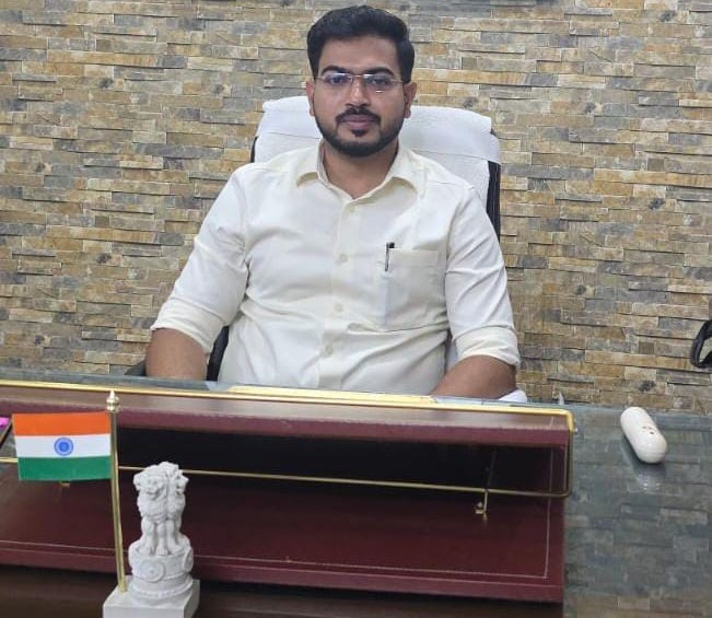 रायगढ़ को मिला ऊर्जावान जिला पंचायत सीईओ – अभिजीत बबन पठारे ने संभाली कमान, कहा “टीमवर्क ही विकास की असली ताकत”… रायगढ़ को मिला ऊर्जावान जिला पंचायत सीईओ – अभिजीत बबन पठारे ने संभाली कमान, कहा “टीमवर्क ही विकास की असली ताकत”…