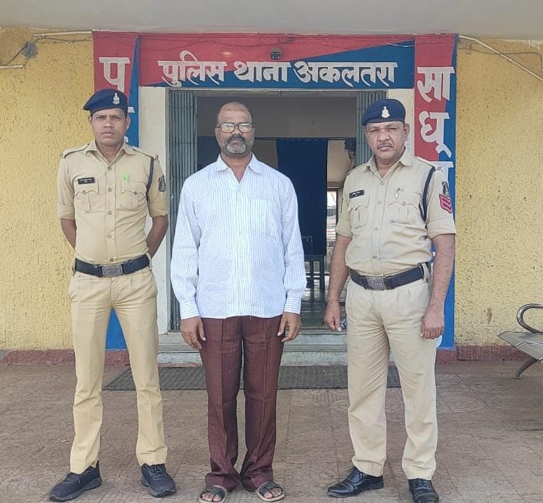 संविधान निर्माता पर अभद्र टिप्पणी करने वाला आरोपी चंद घंटे में गिरफ्तार – अकलतरा पुलिस की त्वरित कार्रवाई… संविधान निर्माता पर अभद्र टिप्पणी करने वाला आरोपी चंद घंटे में गिरफ्तार – अकलतरा पुलिस की त्वरित कार्रवाई…