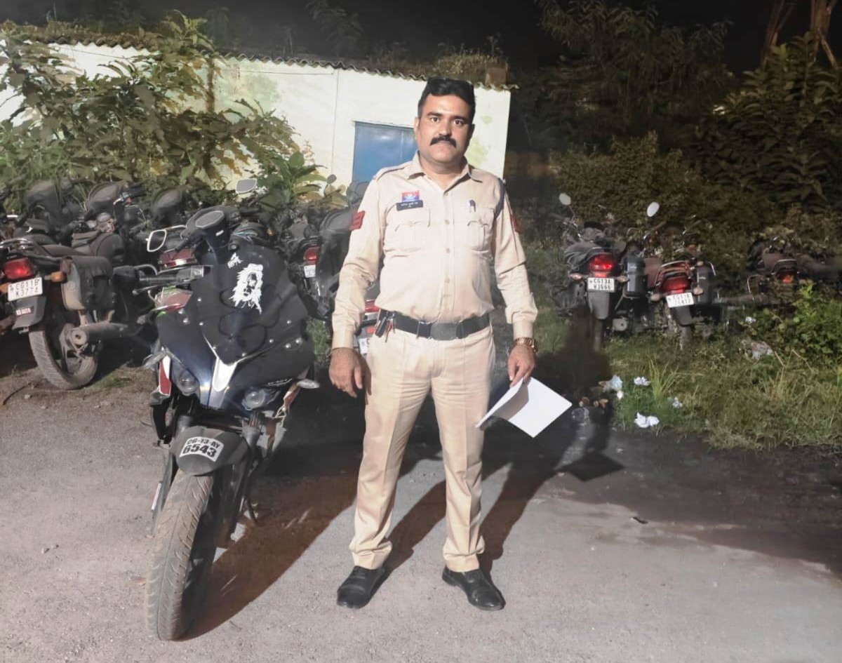 तेज आवाज में पल्सर दौड़ाने वाला युवक चढ़ा पुलिस के हत्थे, कोतरारोड़ टीआई ने कोलाहल अधिनियम के तहत की सख्त कार्रवाई…
