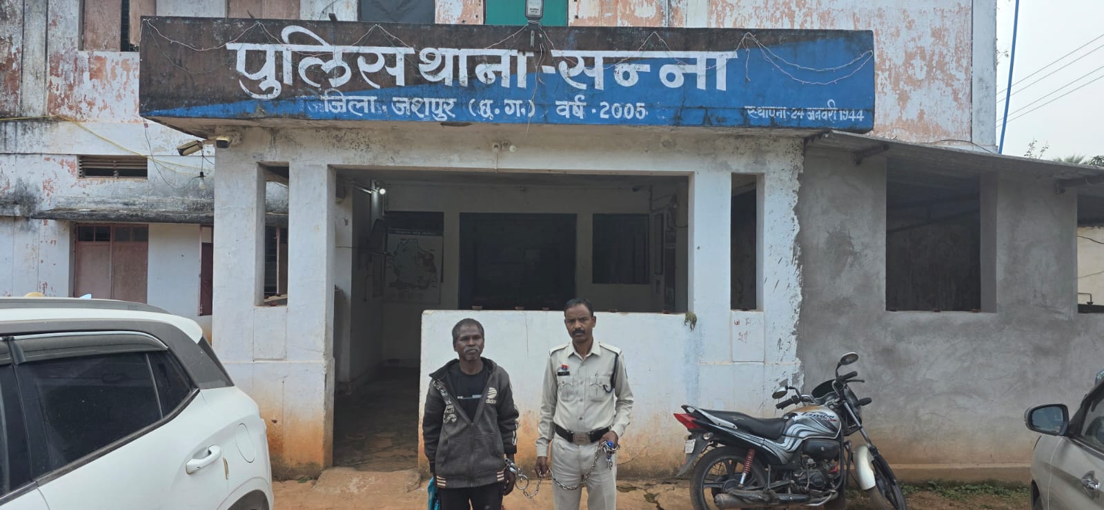 दो अलग-अलग हत्या के मामलों में जशपुर पुलिस की त्वरित कार्रवाई – दोनों आरोपी गिरफ्तार, जेल भेजे गएसन्ना और मनोरा क्षेत्र में दो हत्याएं, पुलिस ने 48 घंटे के भीतर किया खुलासा… दो अलग-अलग हत्या के मामलों में जशपुर पुलिस की त्वरित कार्रवाई – दोनों आरोपी गिरफ्तार, जेल भेजे गएसन्ना और मनोरा क्षेत्र में दो हत्याएं, पुलिस ने 48 घंटे के भीतर किया खुलासा…