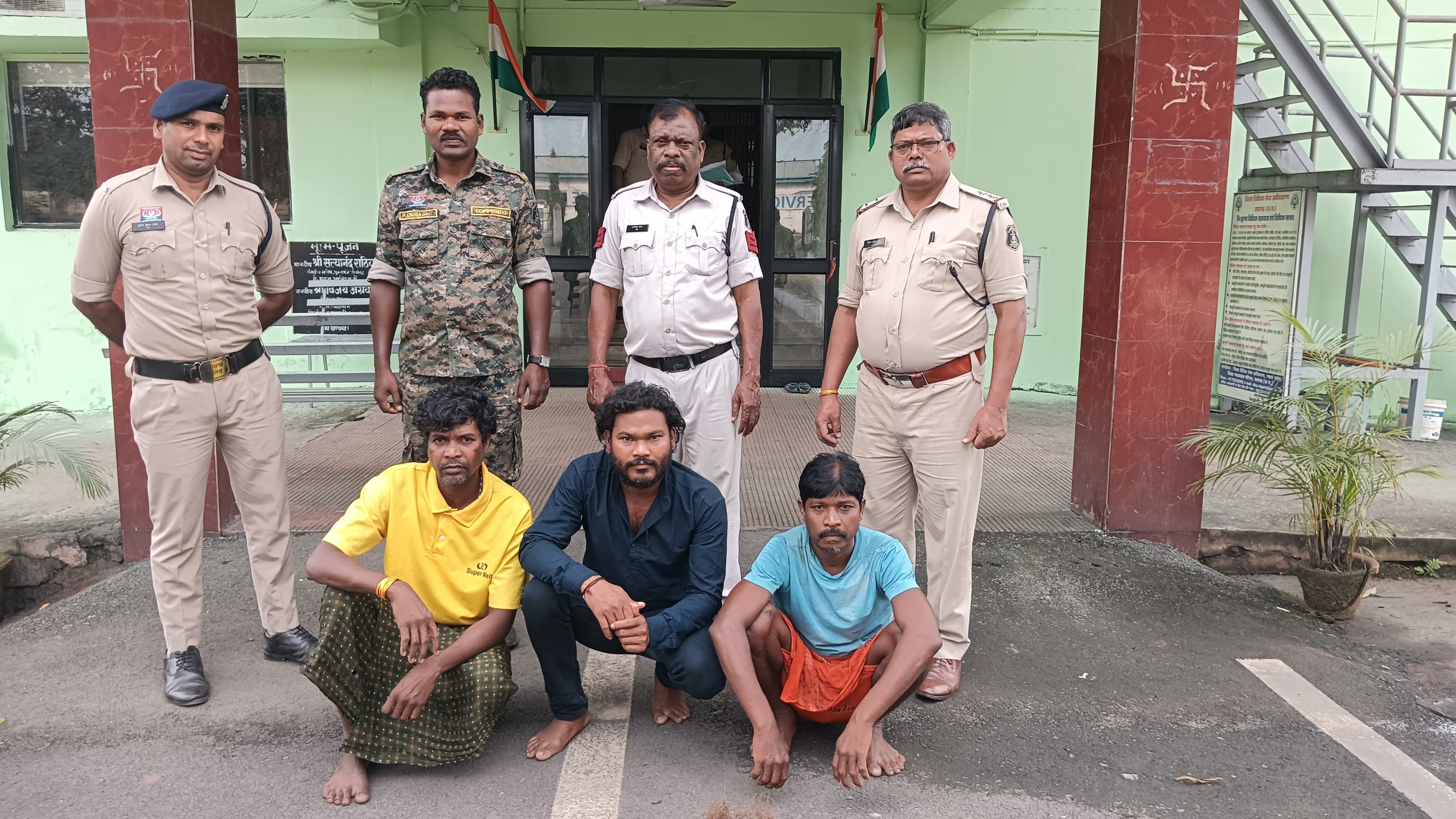 करंट से महिला की मौत – तीन आरोपी गिरफ्तार, पूंजीपथरा पुलिस ने गैर-इरादतन हत्या के अपराध में भेजा रिमांड पर… करंट से महिला की मौत – तीन आरोपी गिरफ्तार, पूंजीपथरा पुलिस ने गैर-इरादतन हत्या के अपराध में भेजा रिमांड पर…