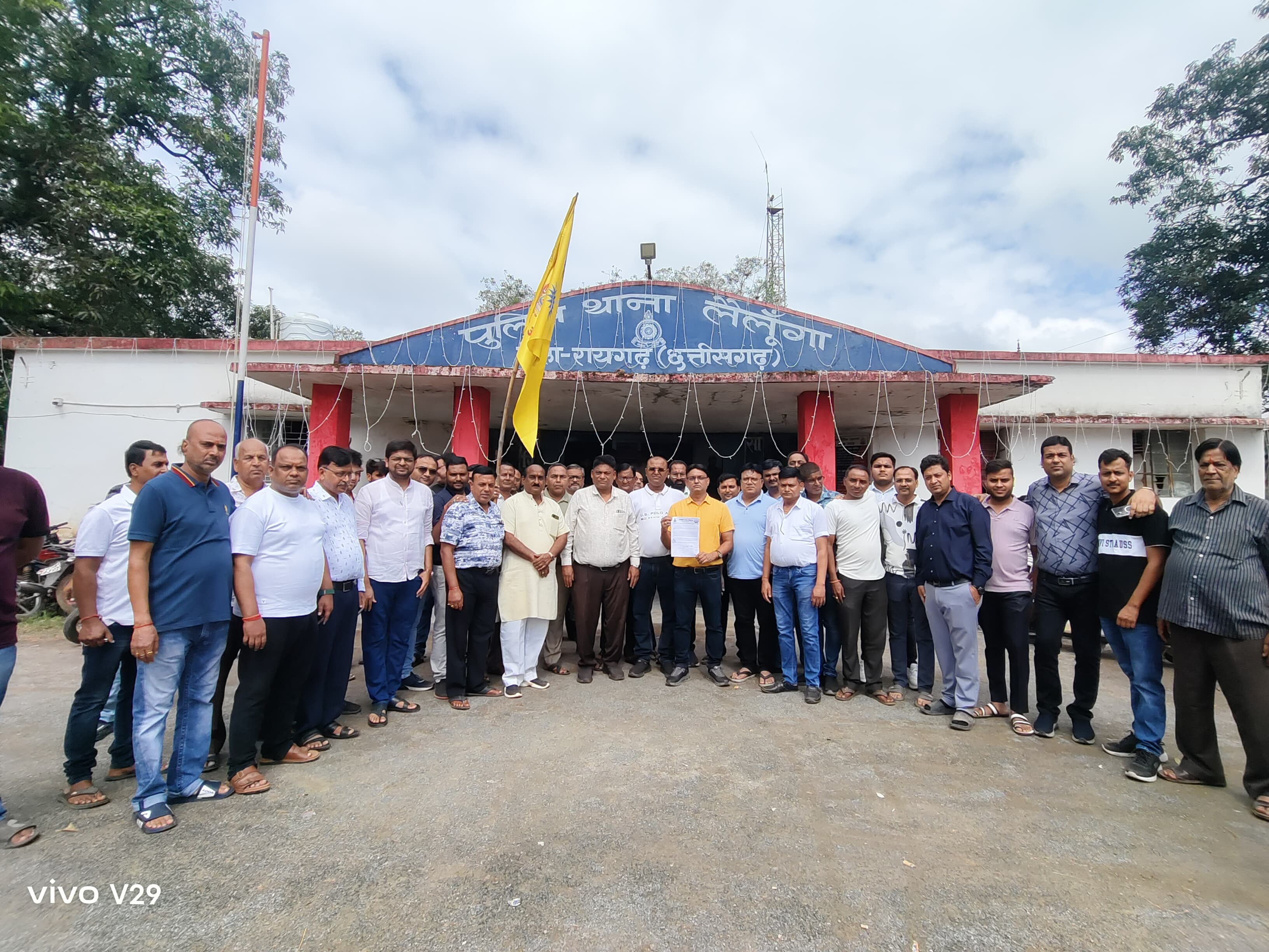 लैलूंगा में अग्रवाल समाज ने जताई गहरी आपत्ति – समाज के आराध्य भगवान महाराजा अग्रसेन एवं राष्ट्रपुरुषों पर की गई टिप्पणी के विरोध में SDM व थाने में सौपा आवेदन… लैलूंगा में अग्रवाल समाज ने जताई गहरी आपत्ति – समाज के आराध्य भगवान महाराजा अग्रसेन एवं राष्ट्रपुरुषों पर की गई टिप्पणी के विरोध में SDM व थाने में सौपा आवेदन…