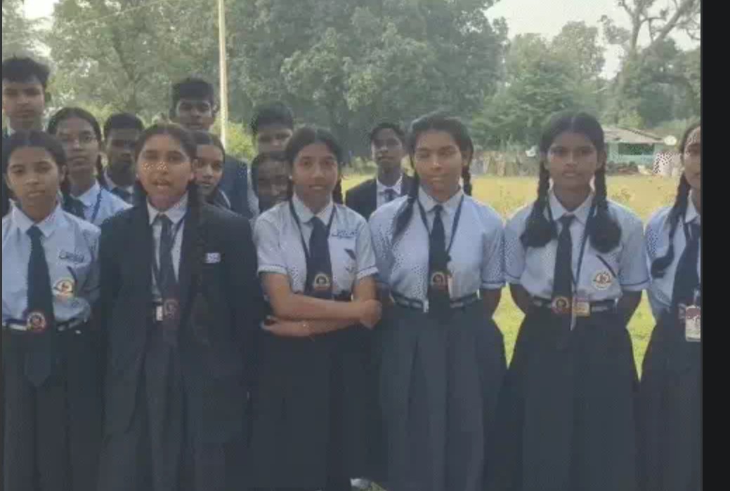 बारसूर में स्वामी आत्मानंद स्कूल की बच्चियाँ बोलीं ये “मैडम गालियाँ देती हैं, मारती हैं, कमरे में बंद करती हैं”; कलेक्टर से शिकायत के बाद भी कार्रवाई नहीं!… बारसूर में स्वामी आत्मानंद स्कूल की बच्चियाँ बोलीं ये “मैडम गालियाँ देती हैं, मारती हैं, कमरे में बंद करती हैं”; कलेक्टर से शिकायत के बाद भी कार्रवाई नहीं!…