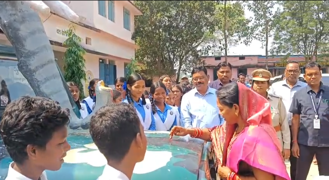 बगीचा में ‘गजरथ’ का शुभारंभ या दिखावा? एक्सपायर गाड़ी से चला ‘हाथी जागरूकता अभियान’, जिम्मेदारों की लापरवाही उजागर… बगीचा में ‘गजरथ’ का शुभारंभ या दिखावा? एक्सपायर गाड़ी से चला ‘हाथी जागरूकता अभियान’, जिम्मेदारों की लापरवाही उजागर…