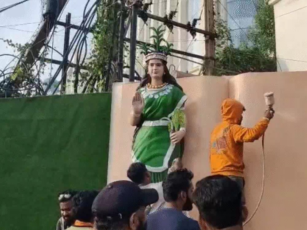 राज्योत्सव से पहले छत्तीसगढ़ महतारी का अपमान: राजधानी रायपुर में बवाल, आरोपी गिरफ्तार – जनआक्रोश सड़कों पर फूटा…