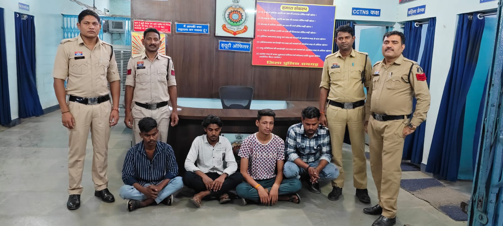 कोतरारोड पुलिस की बड़ी कार्रवाई – चिराईपानी में हथियार लहराते चार युवक गिरफ्तार, धारदार चाकू और मोटरसाइकिल जब्त… कोतरारोड पुलिस की बड़ी कार्रवाई – चिराईपानी में हथियार लहराते चार युवक गिरफ्तार, धारदार चाकू और मोटरसाइकिल जब्त…